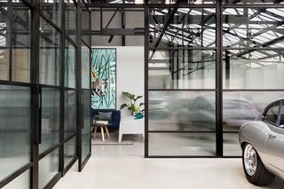 An Art Deco Warehouse in Melbourne Is Converted Into a Shared Office Space - Photo 2 of 14 -