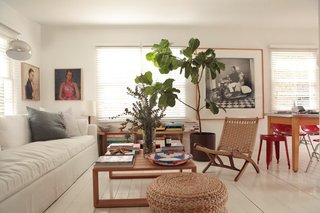 10 Best Modern Homes in Venice Beach, California - Photo 7 of 10 - Matthieu LeBlan’s bright, relaxing home is furnished with bold colors and boasts a vintage clawfoot bathtub in the back garden.