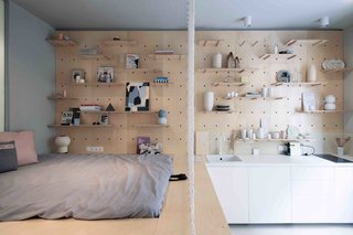 Maximizing Space In A Small Apartment 3 smart storage systems maximize space in a tiny studio apartment Maximizing Space In A Small Apartment 3 smart storage systems maximize space in a tiny studio apartment