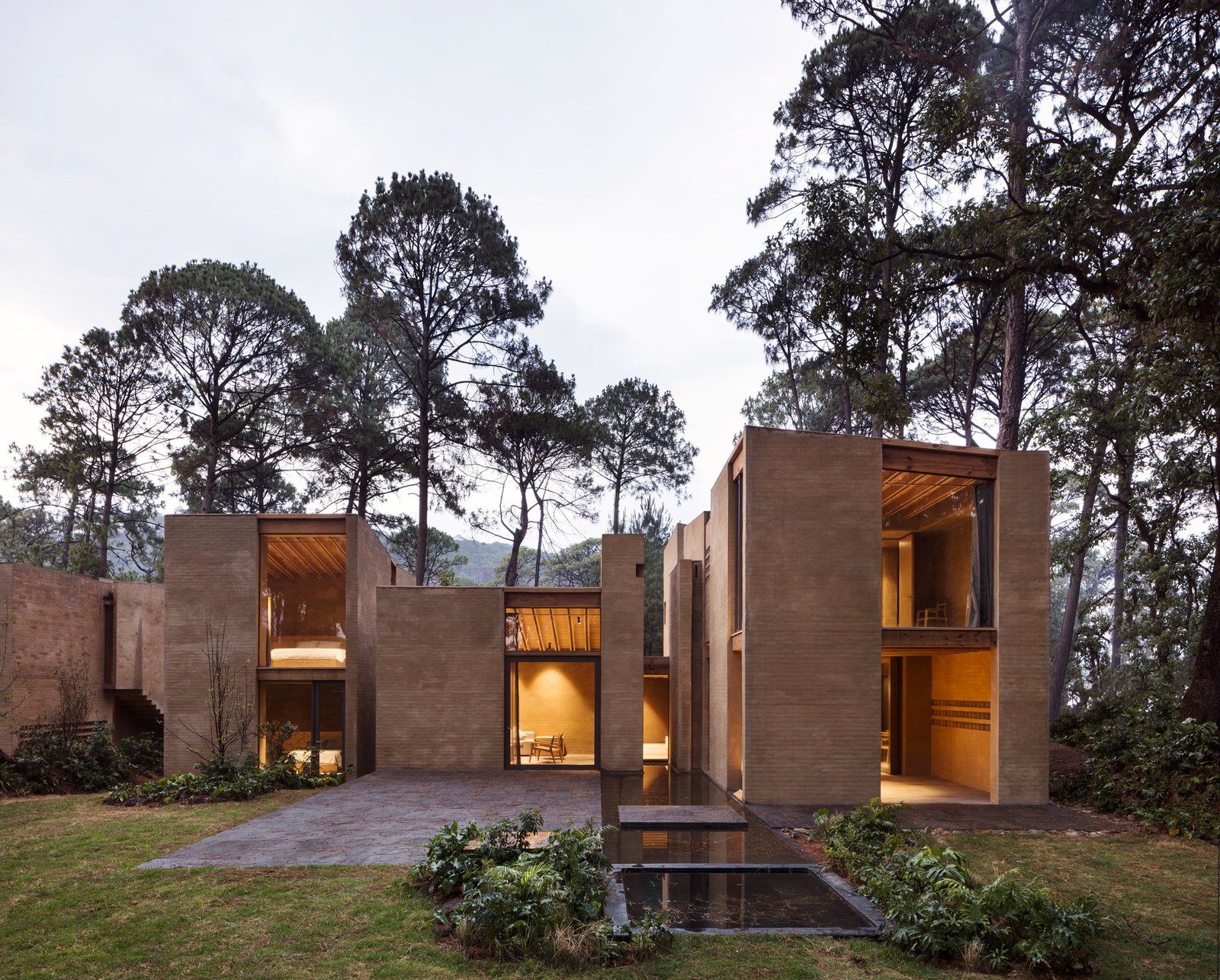 The house is composed of six volumes laid out to create a void in the center.