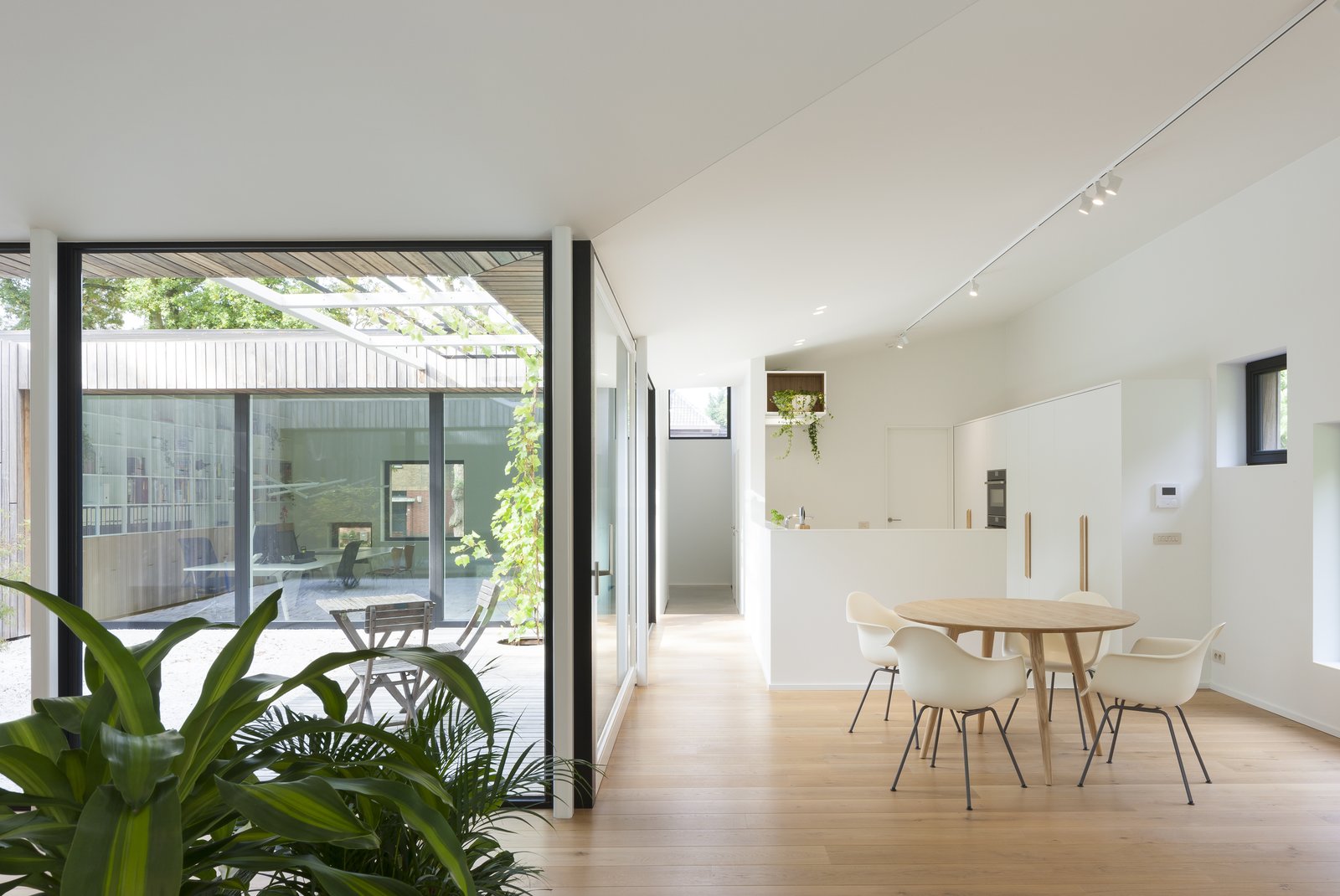 The courtyard connects to all the zones in the house.