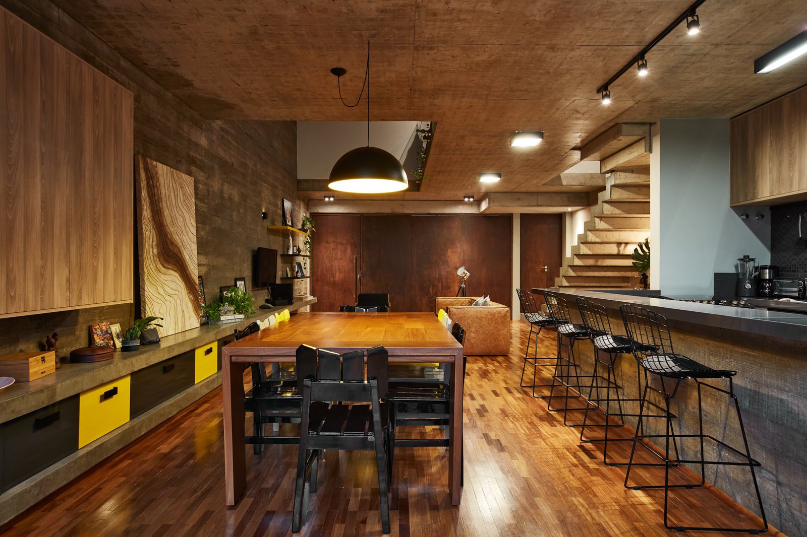 The dining and kitchen on the ground floor.