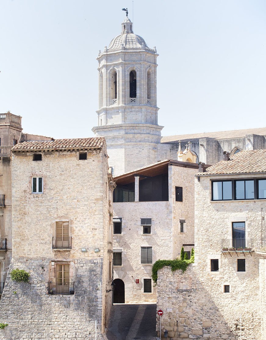 The small medieval city and university town of Girono sits along the River Onyar.