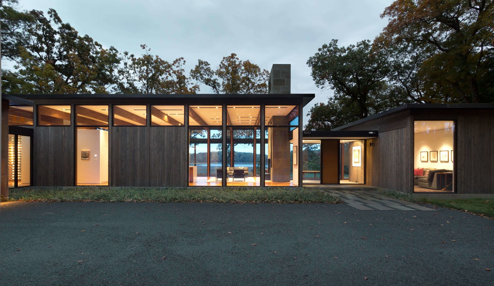 Californian modernism informs the shape of this Minnesota residence.