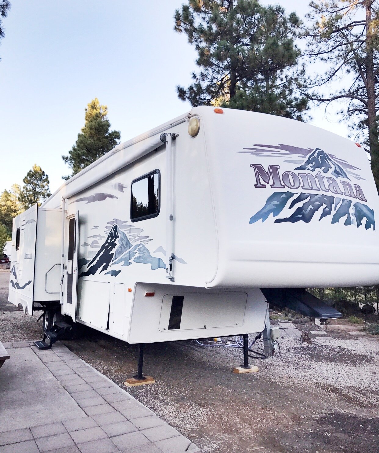 A Jayco Fifth Wheel camper.