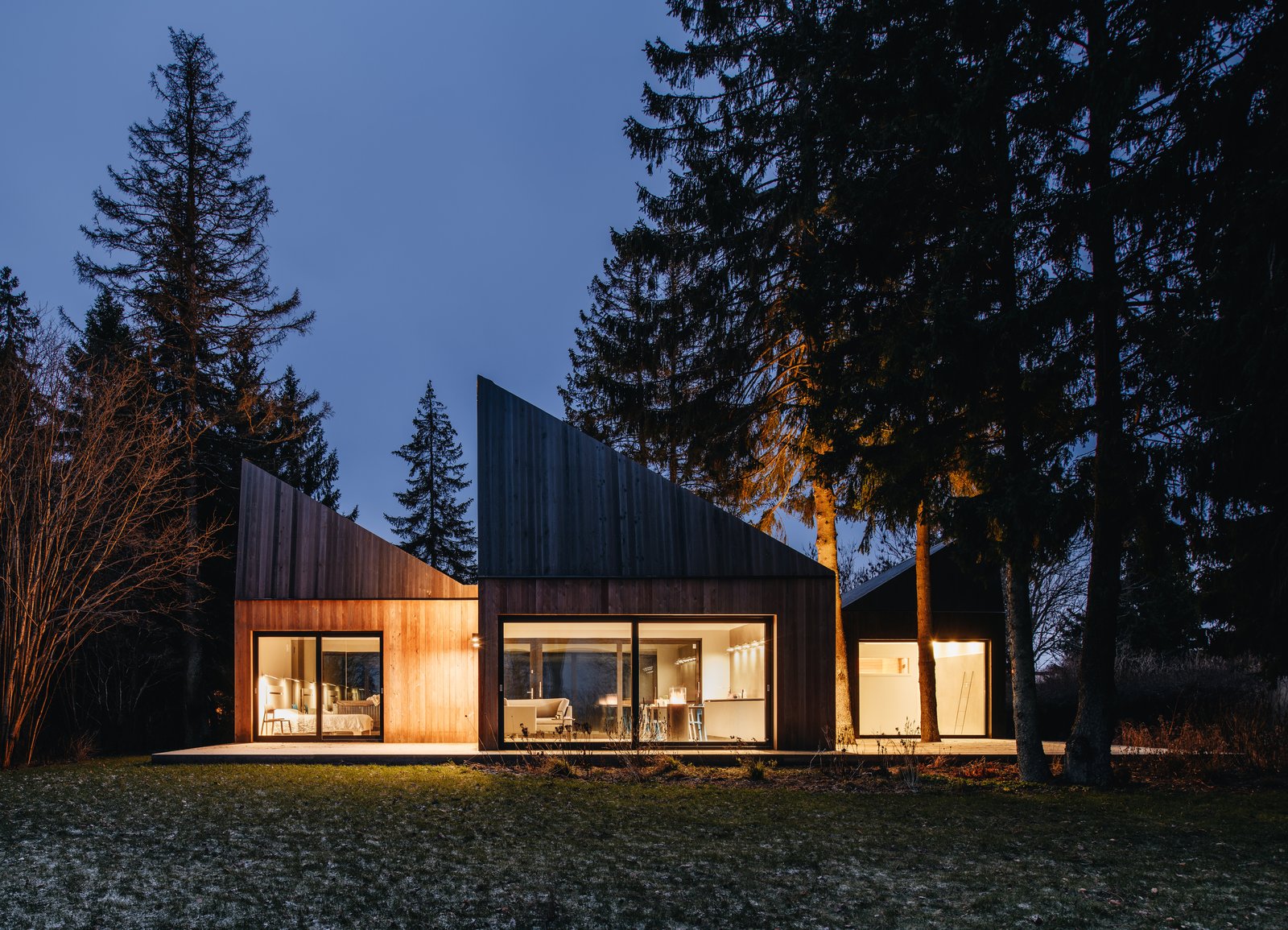 KUU arhitektid who designed this retreat says they were inspired by traditional Estonian "koda" huts.