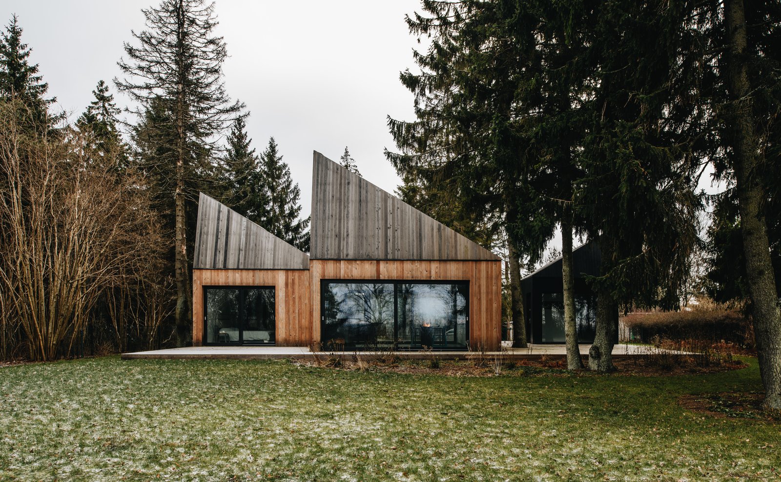 The larch wood cladding helps the cabins blend in with their forest site.