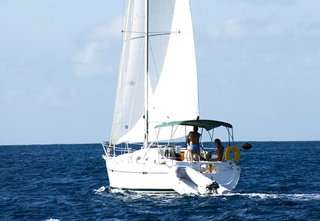 5 Amazing Experiential Gifts, from Zola - Photo 2 of 5 - Head out to sea with your love and most fun – I mean closest – friends; Source: Zola 