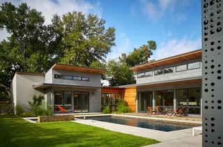 Take a Plunge Into These Enticing Modern Pools - Photo 2 of 12 -