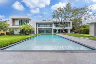 Take a Plunge Into These Enticing Modern Pools - Photo 3 of 12 -