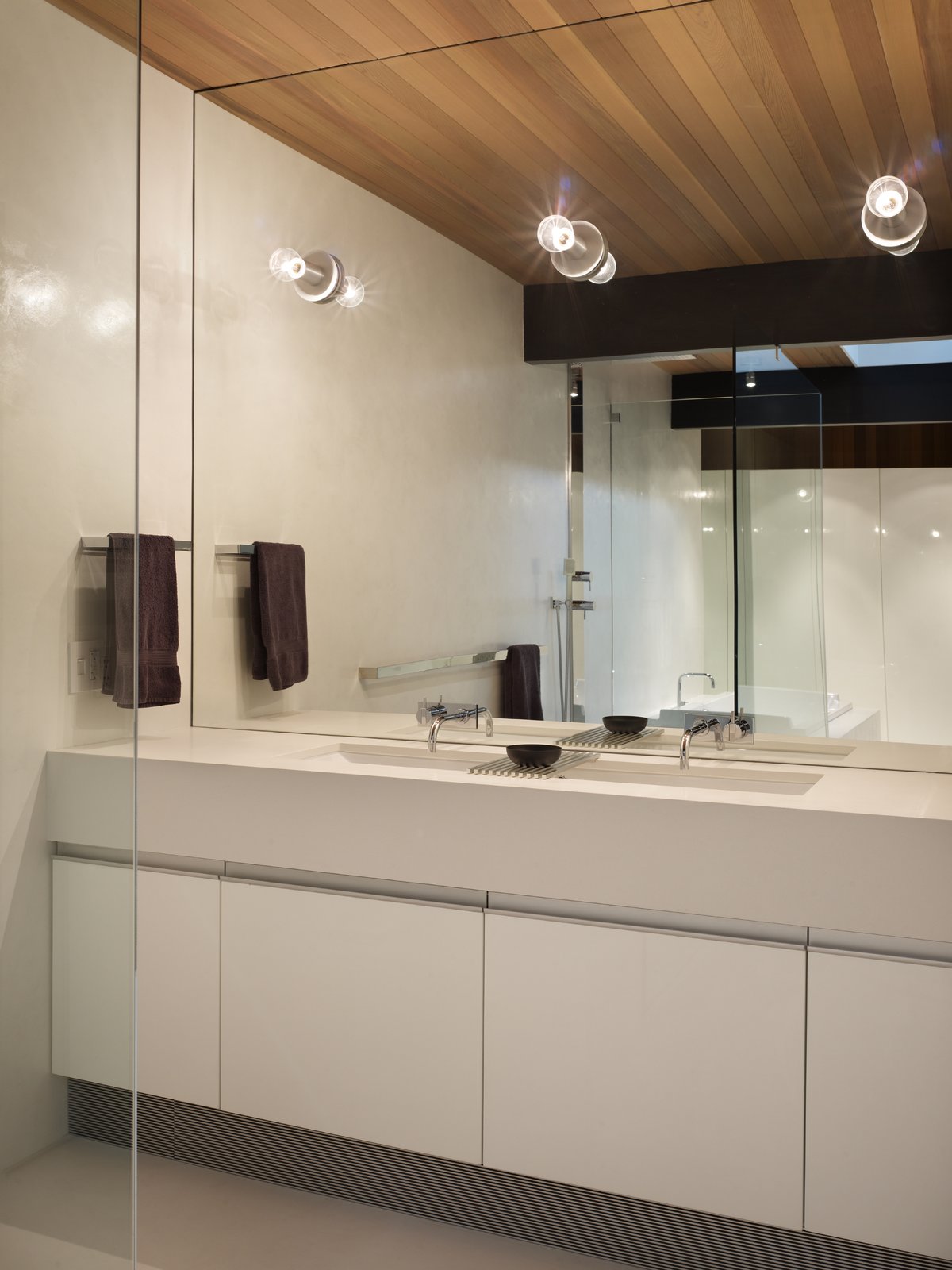 vanity i bathroom Wood chadbourne   by Dwell Residence doss  Block architects