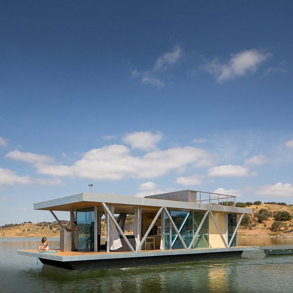 10 Modern Floating Homes That Offer an Aquatic Lifestyle - Photo 4 of 10 - A team from the University of Coimbra in Portugal designed 'Floatwing.'