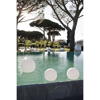 These portable round LED lamps by Smart & Green are made from plastic, which makes them weatherproof —a key feature for waterside lighting.