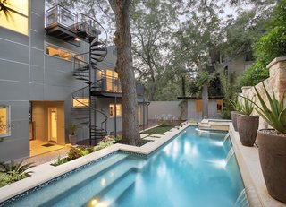 Take a Plunge Into These Enticing Modern Pools - Photo 10 of 12 -