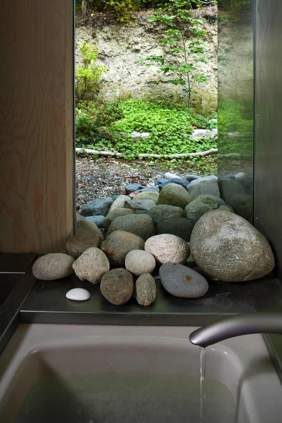 40 Modern Bathtubs That Soak In the View Cabin at Longbranch | Olson Kundig