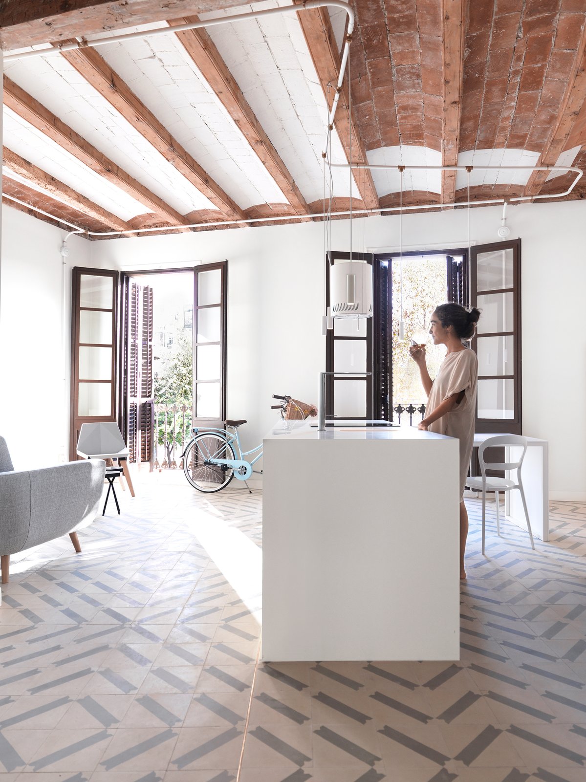 The Volume of the kitchen and the restored catalan vaulted ceiling
