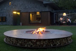 Gather Around These 7 Modern Fire Pit Designs - Photo 7 of 7 -