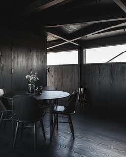 A Coal Crane Houses an Unexpected Retreat and Meeting Room in Copenhagen - Photo 3 of 10 -
