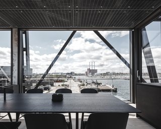 A Coal Crane Houses an Unexpected Retreat and Meeting Room in Copenhagen - Photo 9 of 10 -