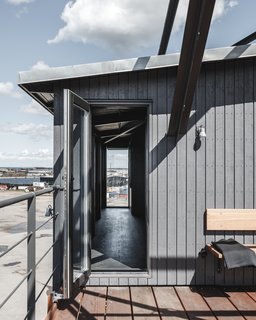 A Coal Crane Houses an Unexpected Retreat and Meeting Room in Copenhagen - Photo 2 of 10 -