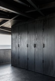 A Coal Crane Houses an Unexpected Retreat and Meeting Room in Copenhagen - Photo 5 of 10 -