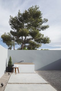 Bold Design Moves Invigorate a Formerly Cookie-Cutter Midcentury Offered at $345K - Photo 10 of 10 -