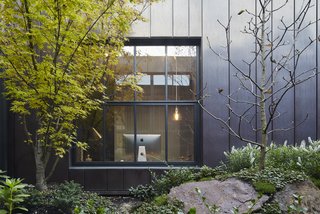 Sliding-Glass Pavilions Transform a Renovated Melbourne Home - Photo 3 of 10 -