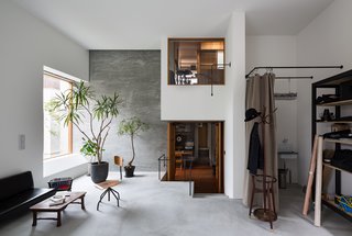 Find Out How a Japanese Architect Created a Fluid Live/Work Space For a Photographer - Photo 9 of 12 -