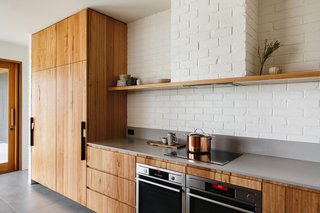 The Surrounding Countryside Inspires a Family Home in Australia's Adelaide Hills - Photo 4 of 10 -