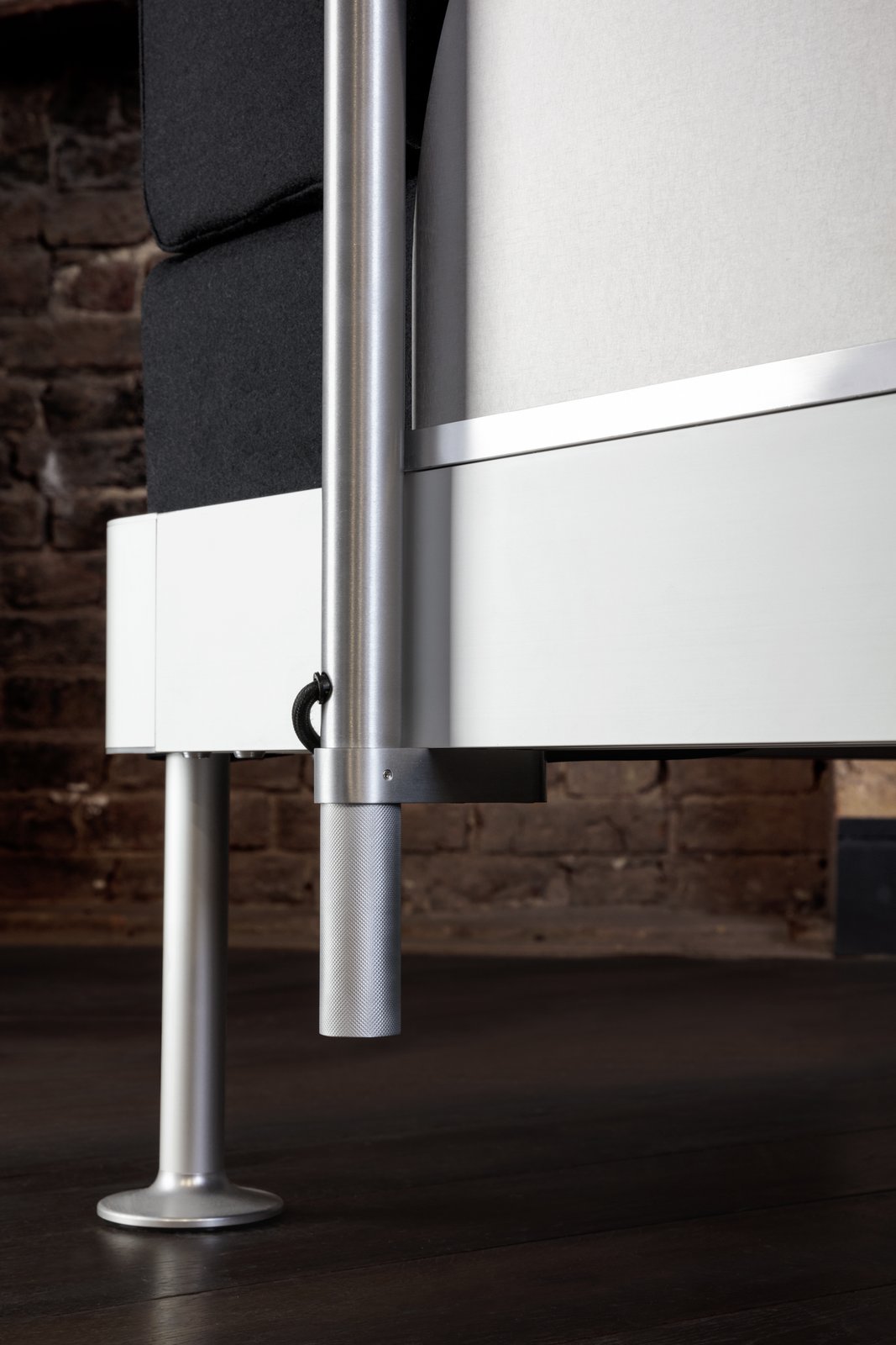 A detail of how the lamp attaches.