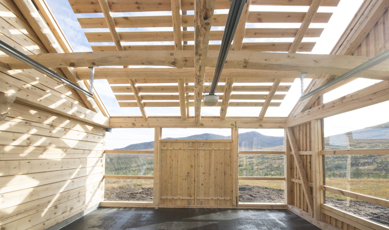 The garage can also be used as a fitness/workout room, workshop and conservatory.