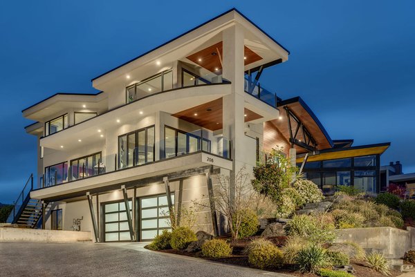 Modern home with outdoor. Architectural masterpiece perched above Lake Washington maximizes breathtaking Lake, City and Mountain views! This builders own home was designed to be one of a kind with unique lines, exquisite finishes, and expansive open spaces that effortlessly flow to the covered outdoor living spaces and blur the difference between outdoor and indoor living. Additional Dwelling Unit apartment with separate entrance offers flexibility for a number of uses. Just steps to the Lake and blocks to Downtown Kirkland!
See more: www.DowntownKirklandModern.com Photo of Downtown Kirkland Modern