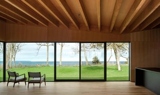 A Dramatic Cantilevered Roof Creates a Spacious Terrace Overlooking Lake Michigan - Photo 6 of 11 -