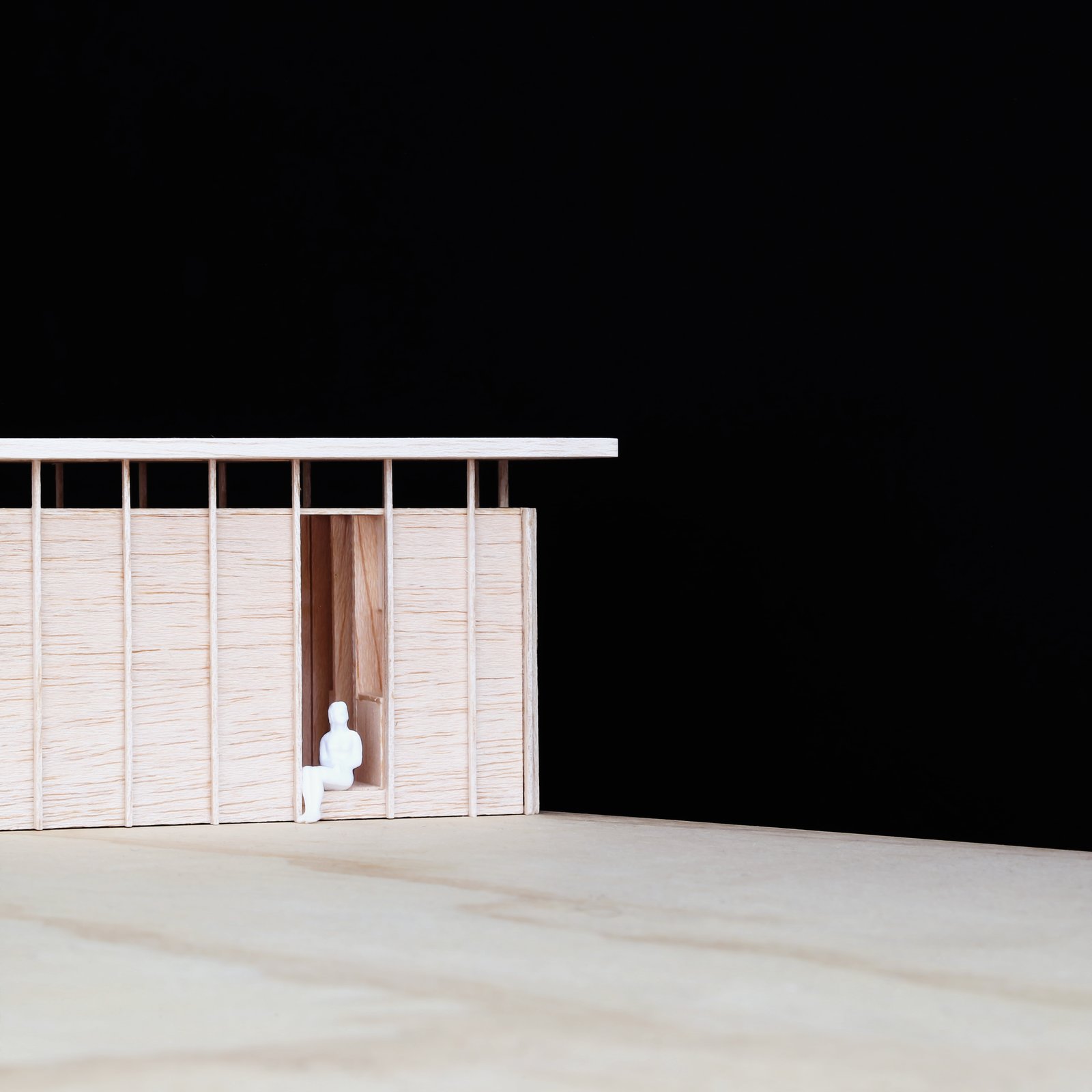 A study model with a scale figure shows the elegance and compactness of the form.