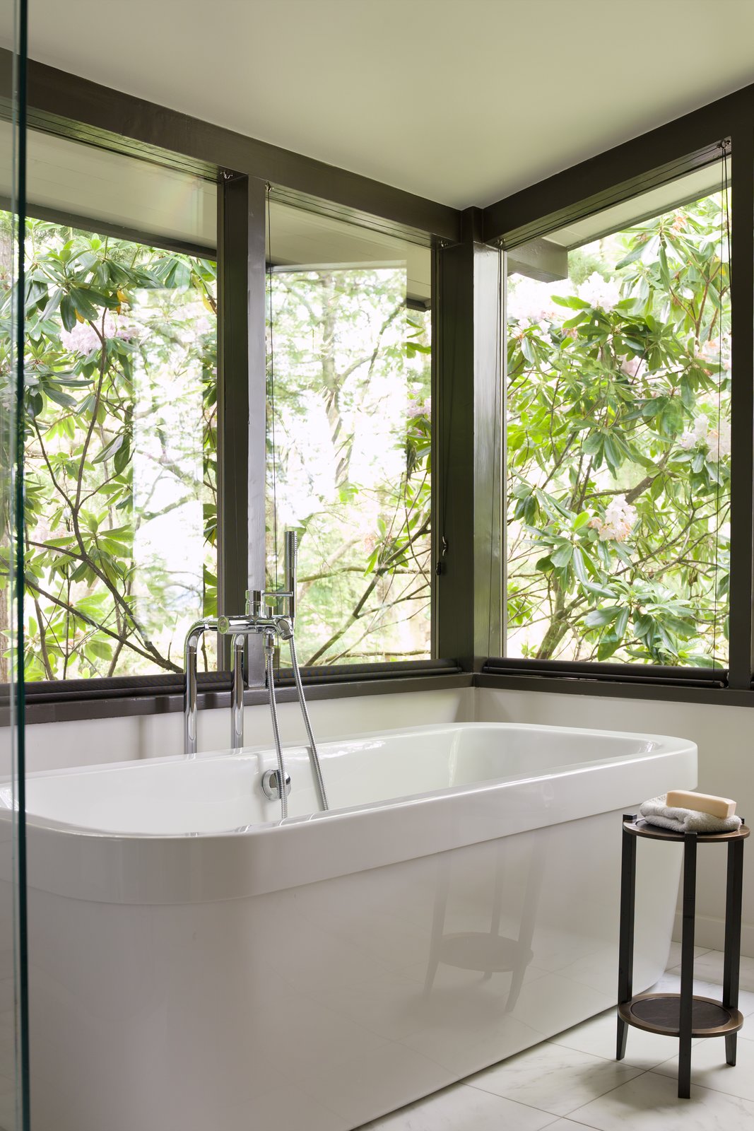 40 Modern Bathtubs That Soak In the View Madison Park