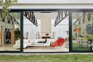 Top 4 Homes of the Week With Floor-to-Ceiling Windows - Photo 4 of 4 -