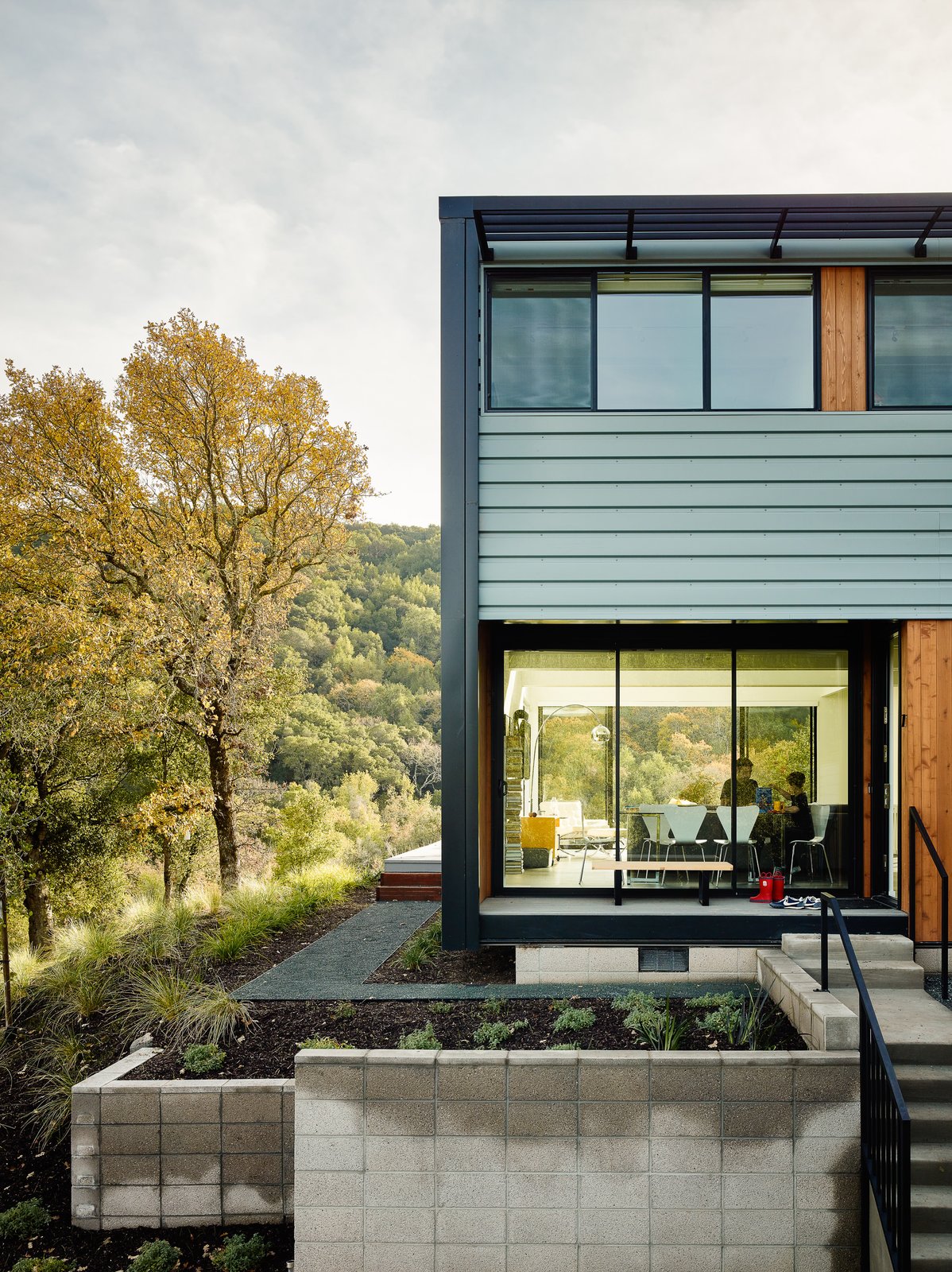 The numerous sliding windows also provide the option of passive cooling and an open-air kitchen, living area, and dining area.