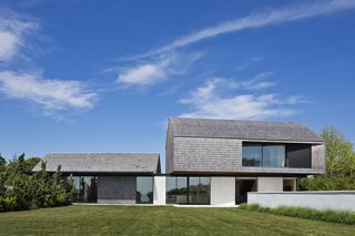Top 5 Homes of the Week With Stunning Black, White, and Gray Facades - Photo 3 of 10 -