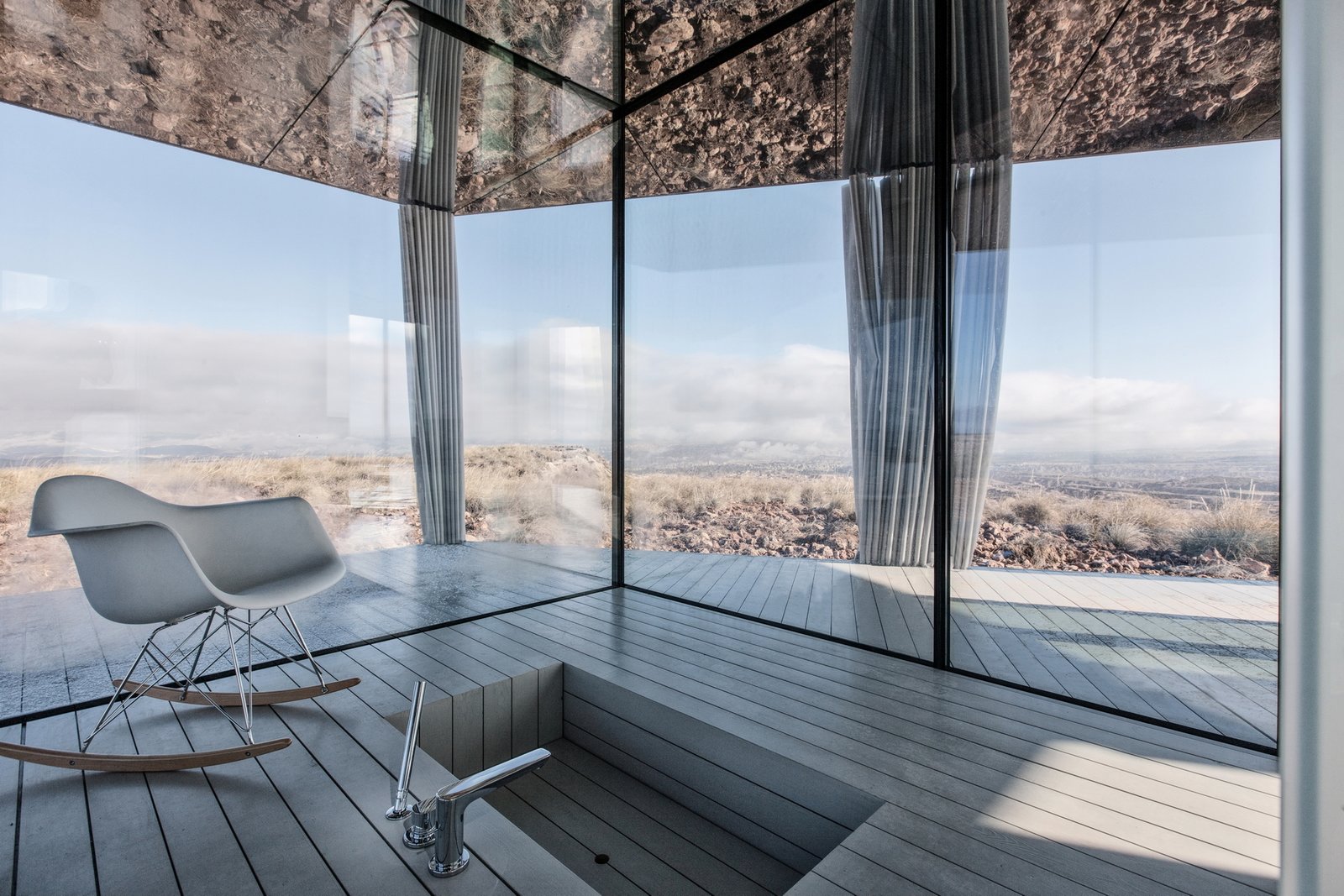 The sunken bathtub overlooks stellar views.