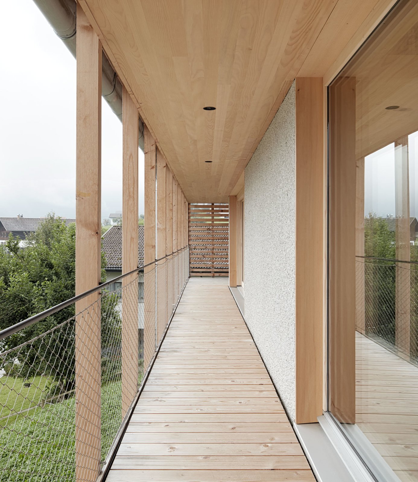 Recessed lights minimize visual distraction.