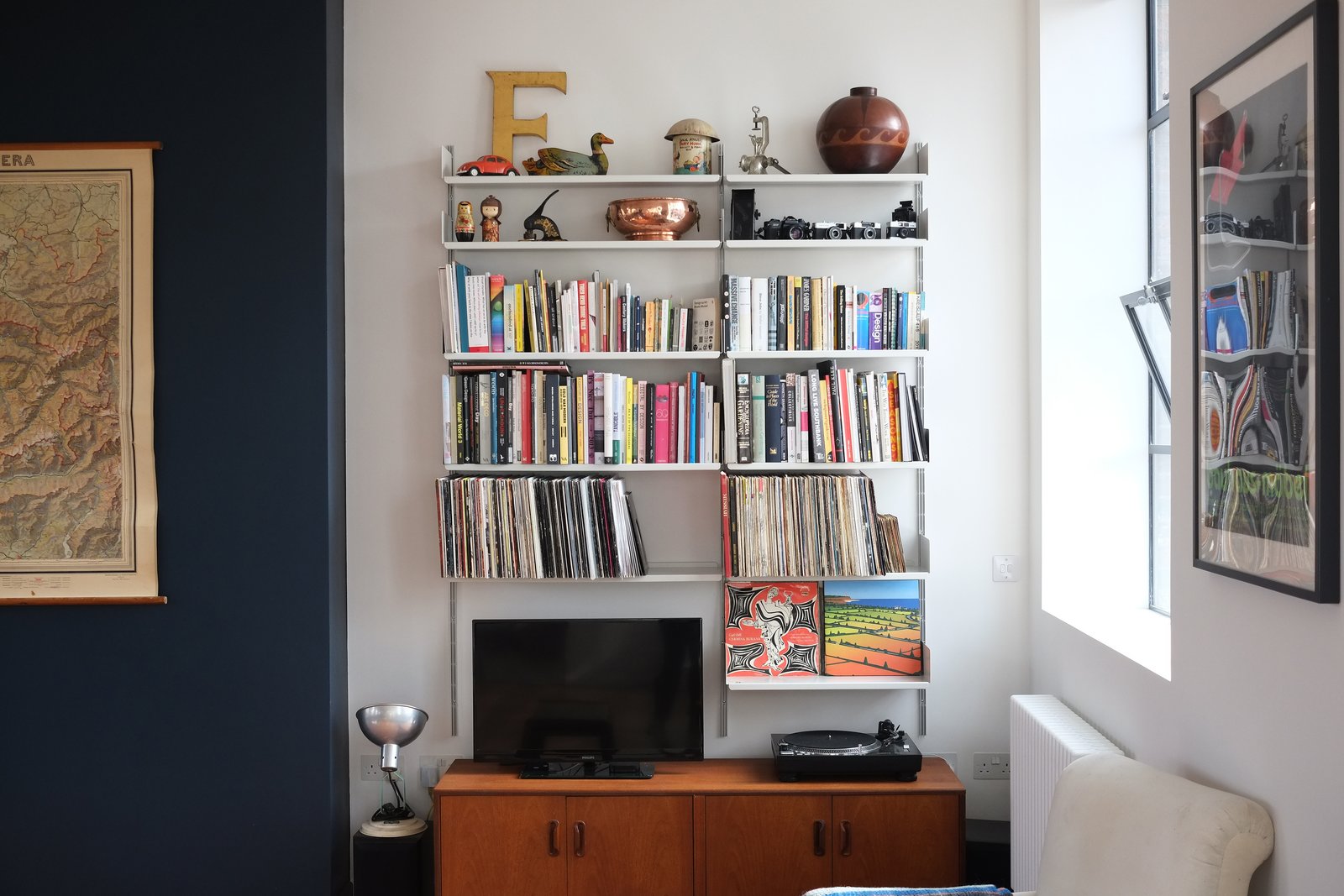 Vitsoe 606 shelving system
