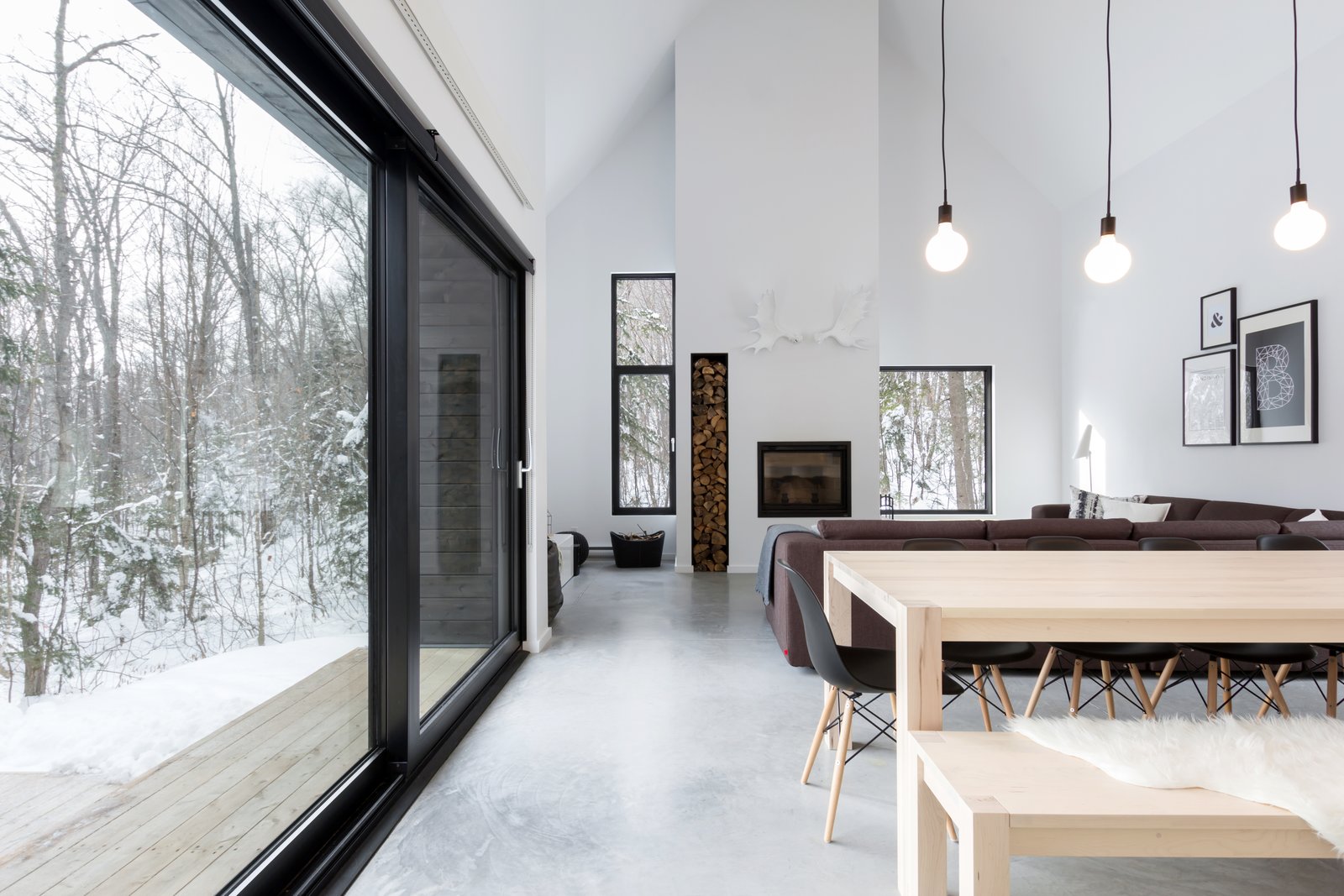 Throughout the design, the site was quickly revealed as a powerful element of the project. By choosing carefully the location and size of each window, external views were highlighted, and the atmosphere created by natural light is pleasant throughout the whole day. As for the position of the large sliding door, it was “ pushed “ toward the main interior open space with the intention of subtly separating the internal functions while creating a outside protected space. All these intentions ultimately aim to capture the essence of this project: the surrounding nature and wildlife.